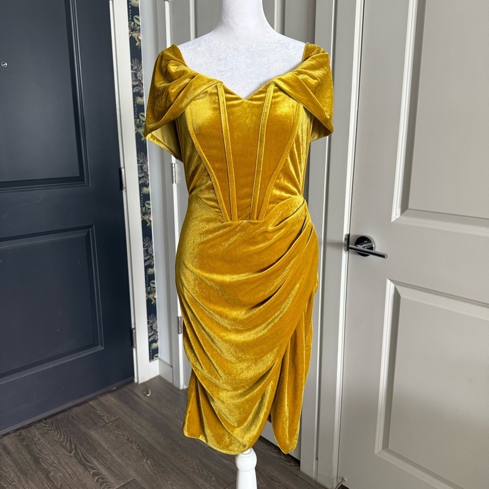Miss Circle New York Gold Velvet Corset Draped Formal Dress Size M